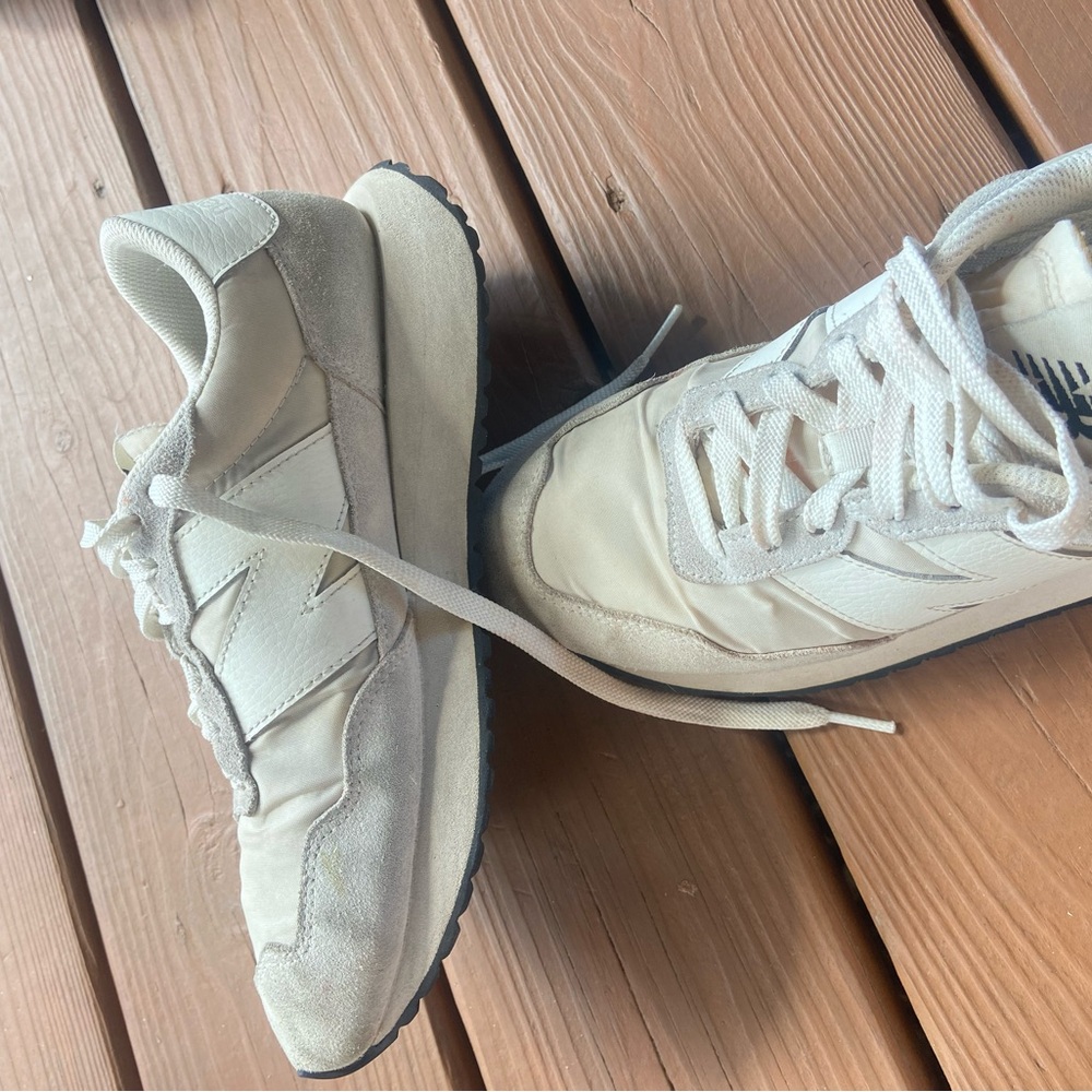 NEW BALNCE 237 W size 8